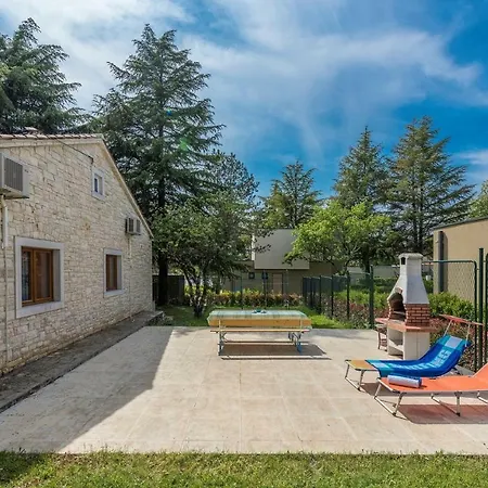 Guest house House Materada 3*